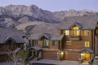 Image de Luxe 4 Br + Loft Slopeslide Connexion Townhouse, ski in / ski out, idéal pour les familles!