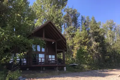 Image de Spectaculaire Glacier Park Cabin, sur le lac McDonald, vues et accès inégalés!