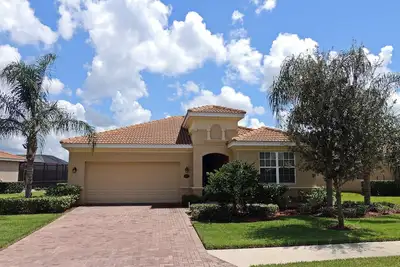 Image de Luxe 3 Chambres, 2 salles de bain Piscine Accueil Sur le lac.