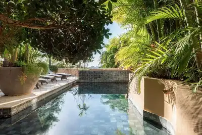 Image de Beachfront 6 Br w Guest House pour des vacances sociales