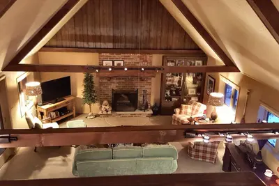 Image de Belle Lodge sur la rivière Allegheny offre un confort pur toute l'année