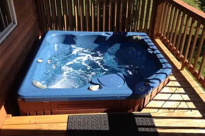 Image de Nouvelle liste! Mountain & River Cabin, Hot Tub, Pool, Tube, Fish, Swim,