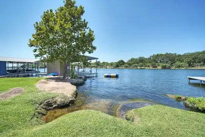 Image de Lake Lbj Luxury Cottage - Récemment rénové et classé - 12 personnes!