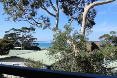 Image de Un pâté de maisons de la plage de surf, vue sur l'océan