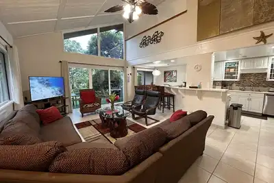 Image de 4 chambres, Twnhm Accueil. Piscine, A / C,