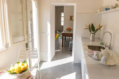 Image de La Casita Bleu est une charmante maison en pierre située dans la vieille ville de Pollença.