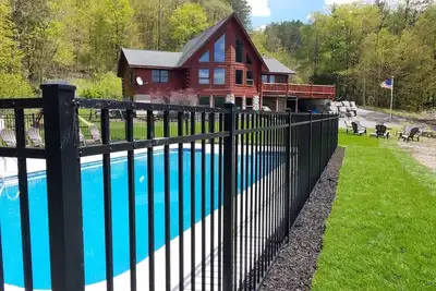 Image de Maison en rondins paradisiaque avec piscine - Cazenovia à 10 min
