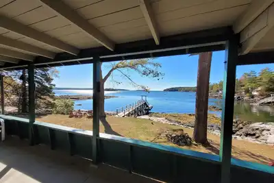 Image de Cottage Classique Maine Waterfront w / Deepwater Dock