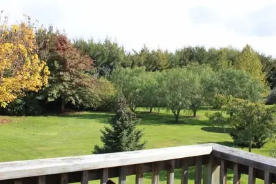 Image de Appartement indépendant et indépendant - Situé dans un parc paisible à 3 minutes de la Cdb -