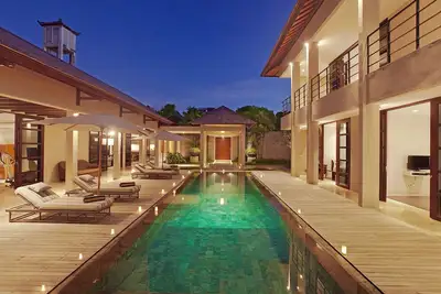 Image de Villa de Luxe 4 Chambres avec Piscine Privée à Jimbaran