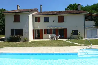 Image de Un bel appartement privé (6 couchages) avec piscine dans la magnifique campagne
