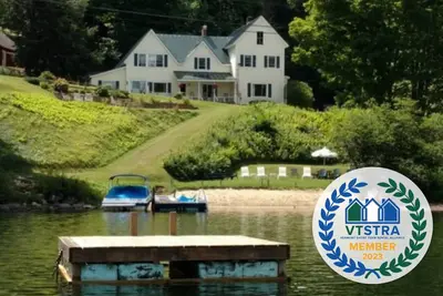 Image de Dernière semaine d'été: Lakefront Vacation House w / beach - 10 personnes