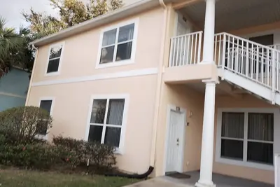 Image de 2 miles à Disney. Condo 4br de 1650 pieds carrés avec vue sur le lac. À côté du centre commercial (restaurants)