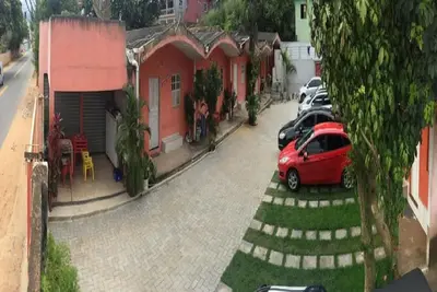 Image de Copropriété de dix chalets et piscine pour les invités. Excellent rapport qualité / prix.