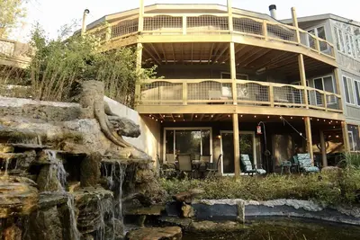 Image de The Waterfall Suite Place + Walkout! Les deux donnent sur la cascade!