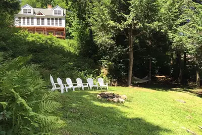 Image de 5 Bdrm Lakehouse, 18 couchages, quai privé, bain à remous, à 15 minutes à Mount Snow