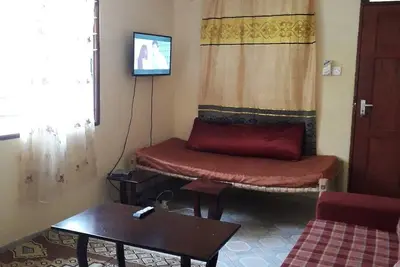 Image de Superbe hébergement avec piscine, wifi, disponible en location courte et longue durée