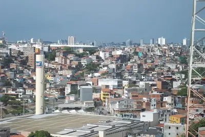 Image de chambre et salon à côté des collèges et des stations de télévision
