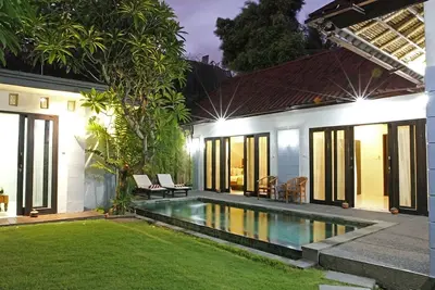Image de Villa de 3 chambres avec piscine à Seminyak, personnel d'entretien