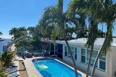 Image de Waterfront Sgl Family Pool Accueil: 60 'Dock: Direct Ocean Accès: Kayaks: Océan