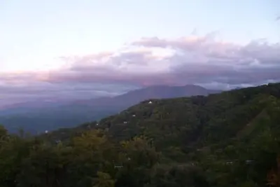Image de Bear's Den ** Gatlinburg est de retour et vous attend **