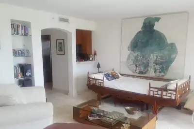 Image de Magnifique appartement au 8ème étage avec vue sur la baie, le parc, la piscine et le club de voile.