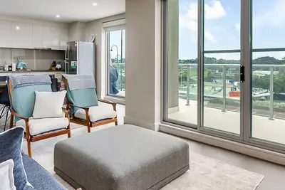 Image de Salt 5 Sorrento, promenade des magasins, cafés et restaurants sur la plage