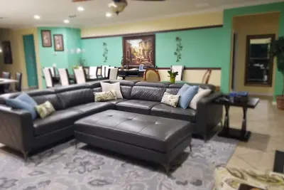 Image de Nouveau Luxury Villa- en face du club house. À quelques minutes de Disney.