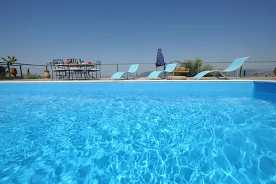 Image de Villa traditionnelle en pierre avec sa piscine privée et une vue magnifique