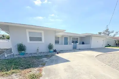 Image de Bord De L'Eau, quai privé, court trajet vers le golfe du Mexique, piscine privée, 3/2/2