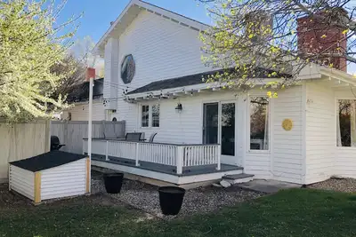 Image de Cottage historique au White Lily Ranch