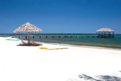 Image de Bungalow de plage familial | Complexe de plongée écologique privé avec piscine et plage