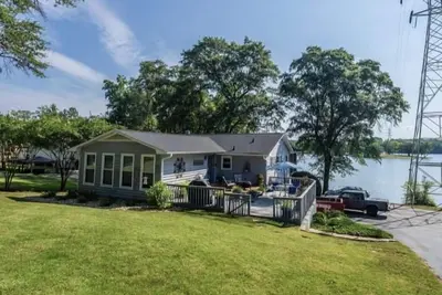 Image de Lake House avec vue imprenable sur le lac