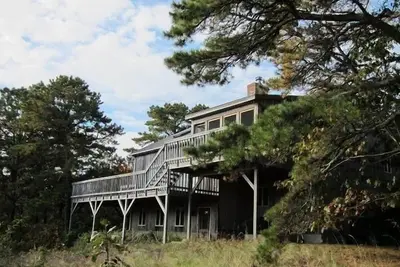 Image de Spacieuse maison contemporaine à plusieurs niveaux - 0, 5 mille à Pleasant Point Landing!