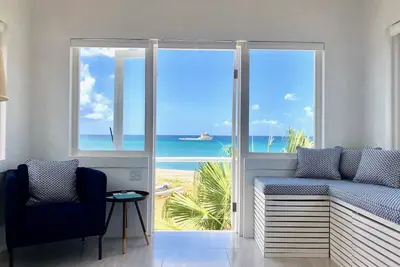 Image de Nouvelle propriété abordable en bord de mer, toute privée avec une vue imprenable