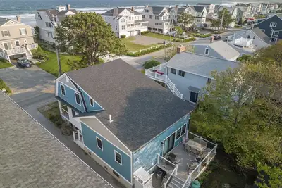 Image de Tout juste rénové! Vue sur l'océan et étapes vers Moody Beach - Découvrez la vidéo!