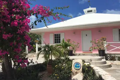 Image de Exuma Beautiful Waterfront Home avec Dock sur le magnifique port de Moriah.
