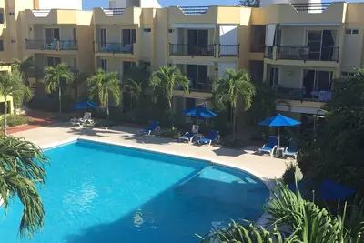 Image de Condo convivial dans le centre de Sosua, avec piscine, Internet, télévision par câble