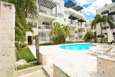 Image de Belles étapes de condo bien équipées de la plage, le shopping et manger