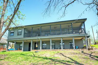 Image de Lakefront Lbj Retraite familiale avec un quai privé - Capacité d'accueil 18
