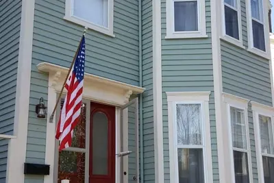 Image de À distance de marche de tout! Maison individuelle - demandez les tarifs