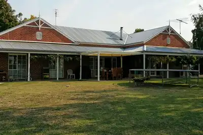 Image de CHÊNE Scarlet Homestead HÉBERGEMENT En Retraite Rurale