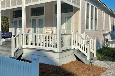 Image de Un rayon de soleil - Piscine privée - Vente D'Aout - À quelques pas de la plage 1 niveau 3 lits 3 salles de bain