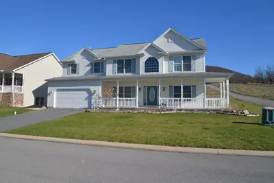 Image de Nous sommes. . . Vraiment proche de tout à State College!