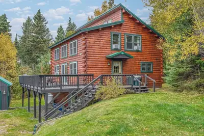 Image de Butler House - Spacieuse maison en bois rond nichée dans les bois