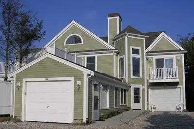 Image de 4 chambres avec vue sur la baie magnifique!