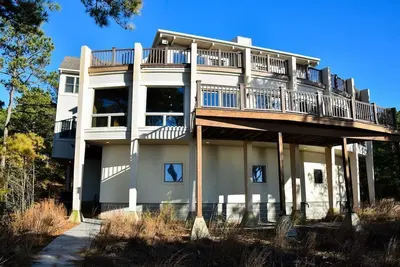 Image de Dune Bridge-À couper le souffle Bay & Coucher de soleil sur le pont et presque chaque chambre.