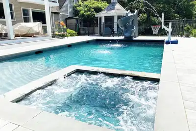 Image de Maison de luxe et propriété de Southold Waterfront unique sur Long Creek, 3500 pieds carrés.