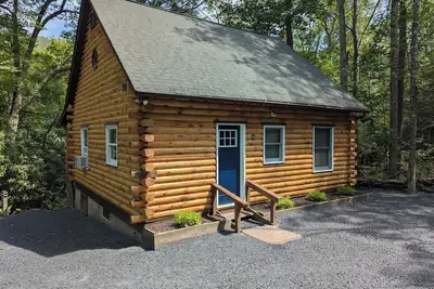 Image de Paisible et privé Cabin Delaware Riverfront Log.