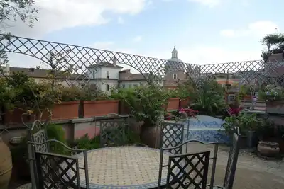 Image de penthouse de luxe au coeur de Rome avec deux superbes terrasses sur les dômes